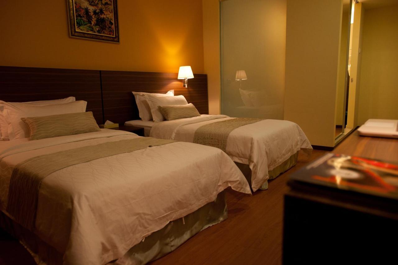 Pine Tree Hotel Batu Pahat Exterior foto