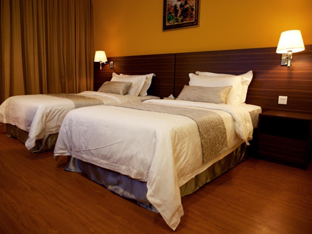 Pine Tree Hotel Batu Pahat Exterior foto