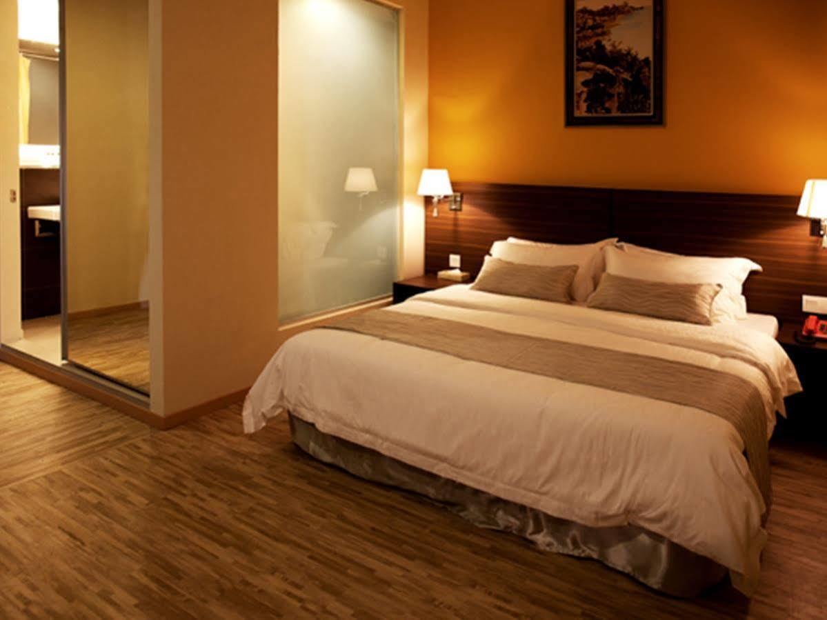 Pine Tree Hotel Batu Pahat Exterior foto