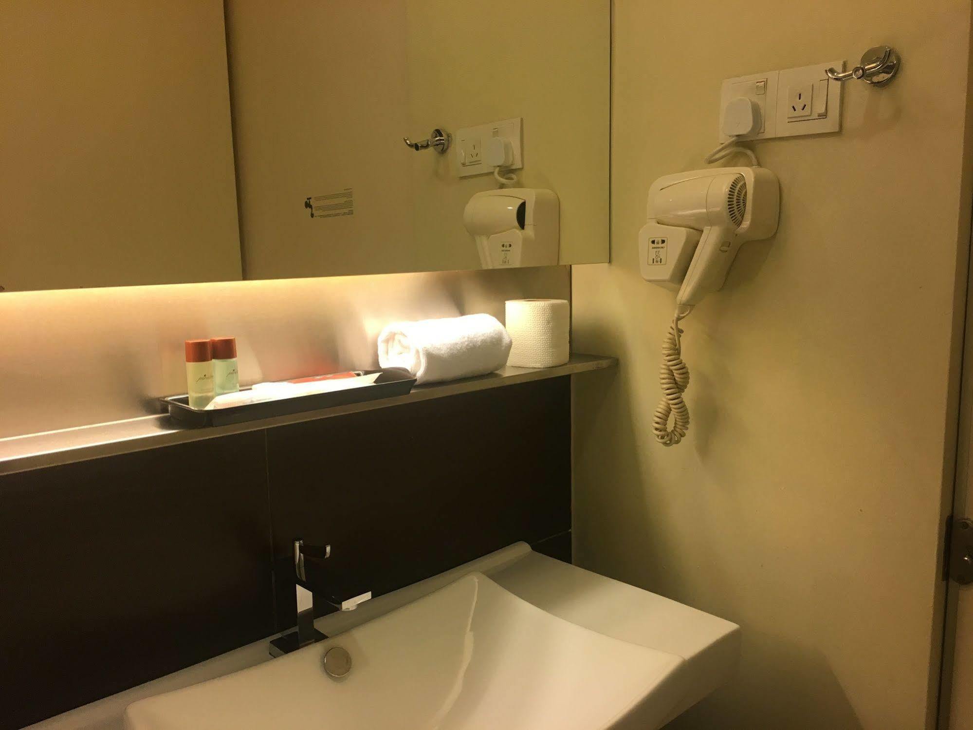 Pine Tree Hotel Batu Pahat Exterior foto